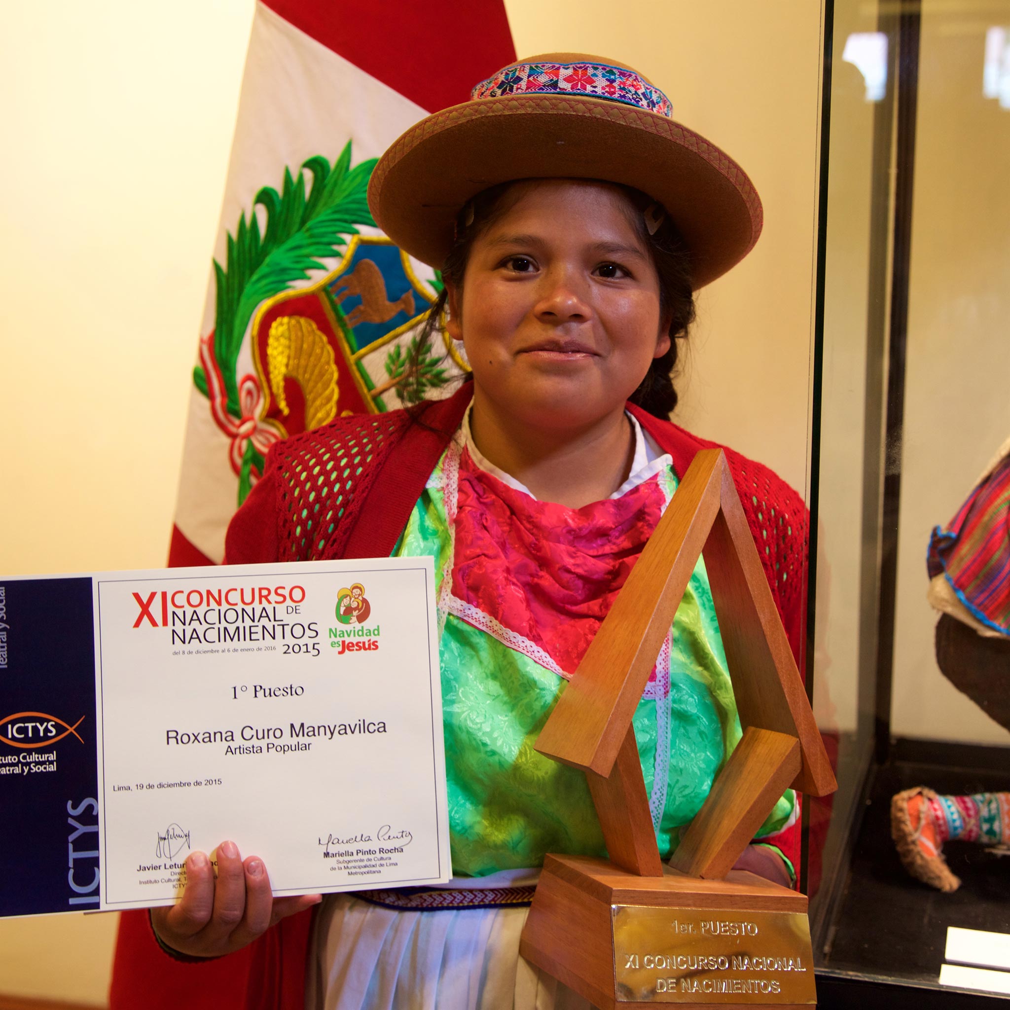 Roxana Curo Manyavilca, ganadora del XI Concurso Nacional de Nacimientos, 2015
