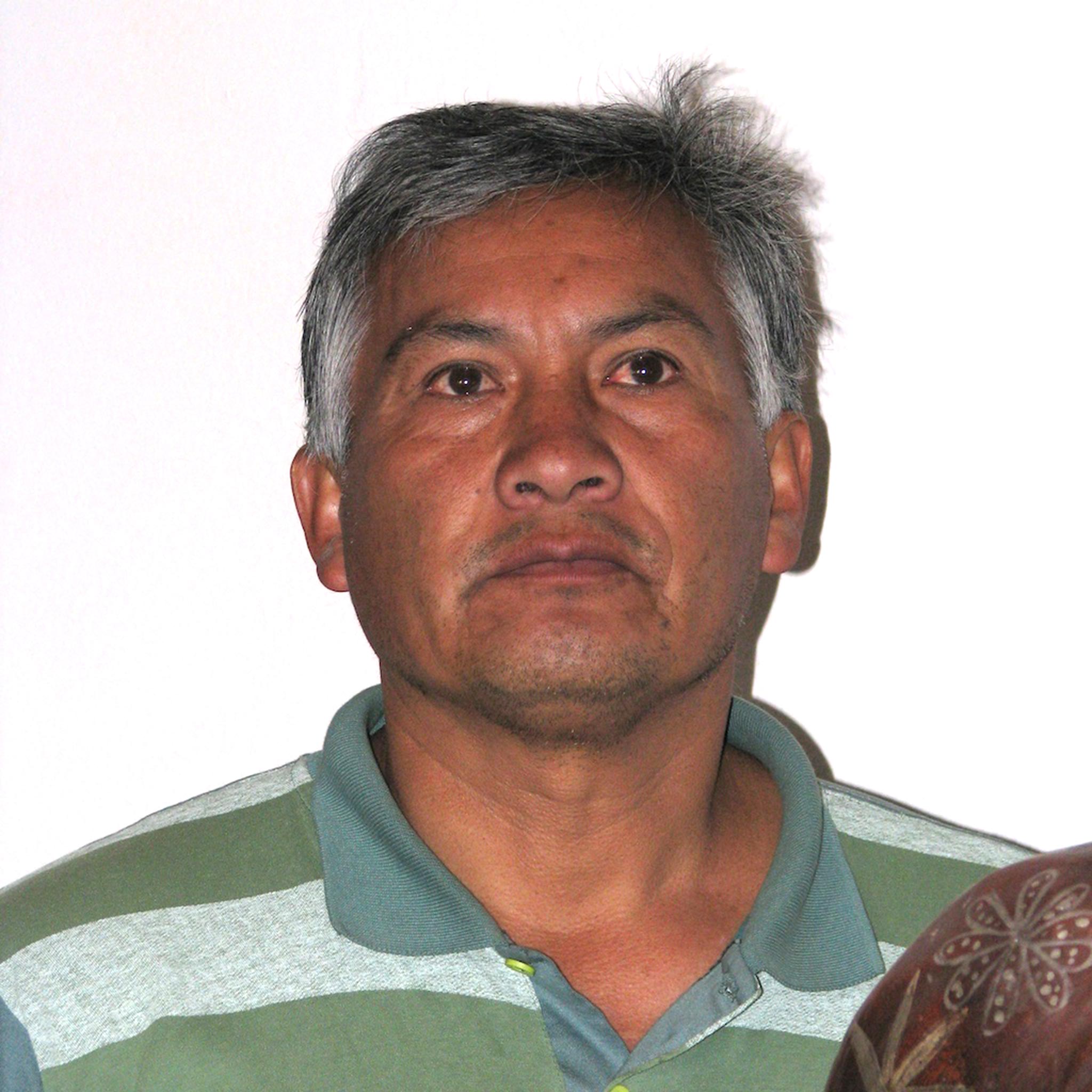 Pablo Jerí, en su museo, Quinua 2009